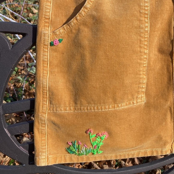 Corduroy skirt upcyled hand embroidered - Picture 4 of 8